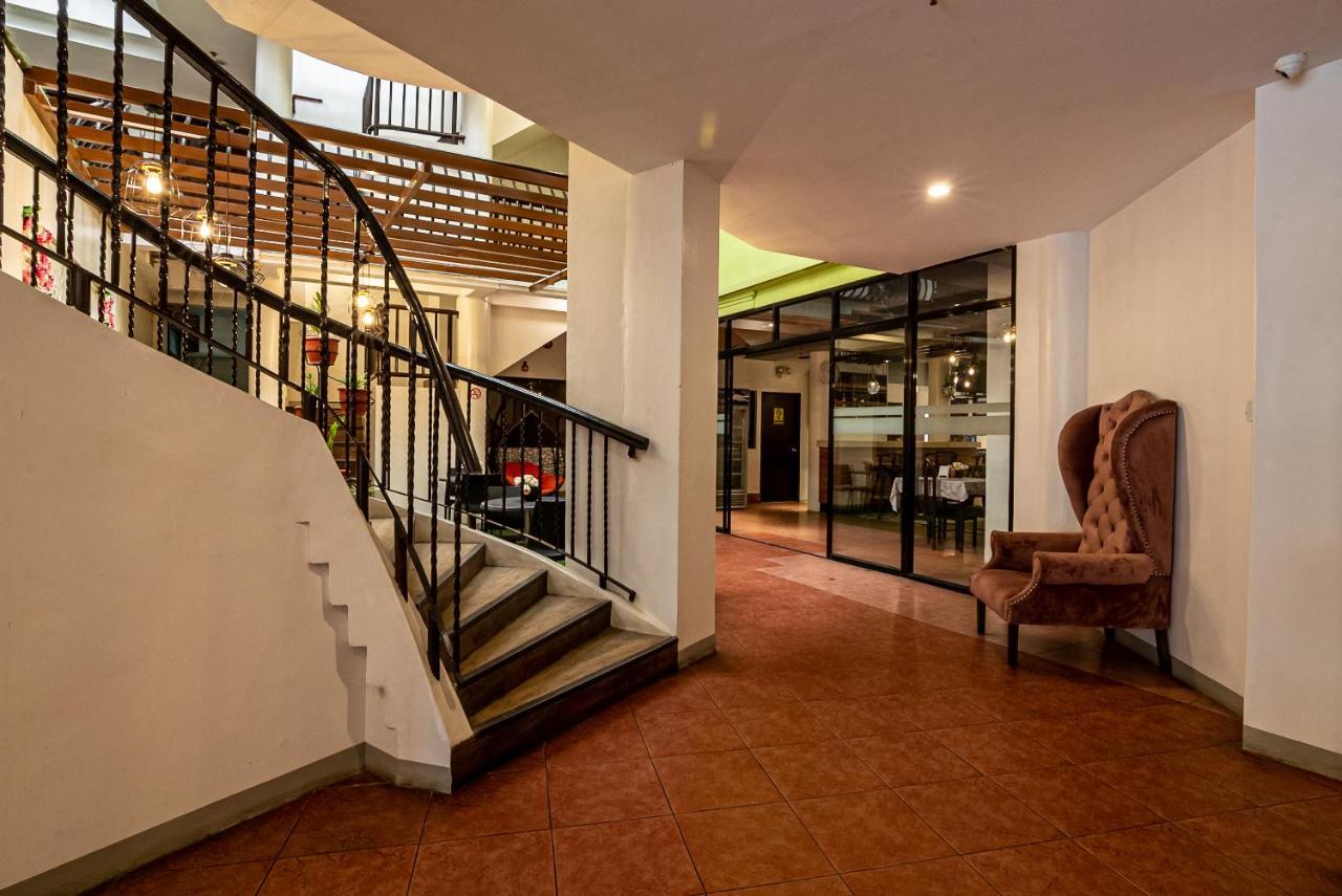Kiwi Hotel Cebú Exterior foto